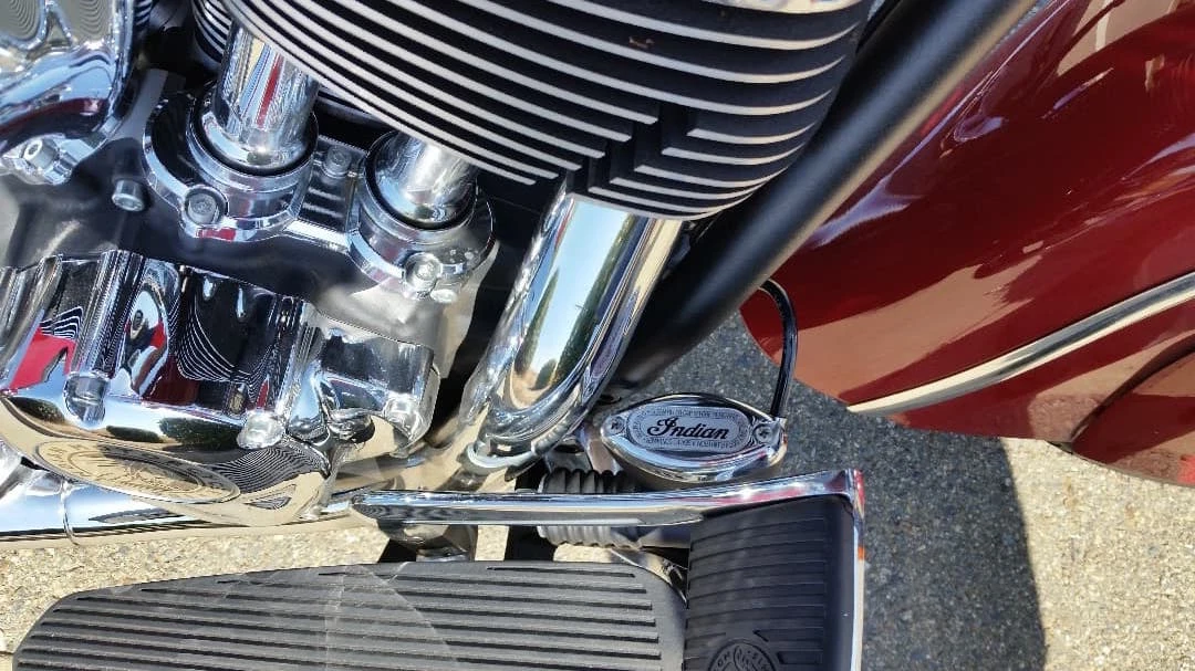 Pushrod configuration on the outside of the engine shouts old school