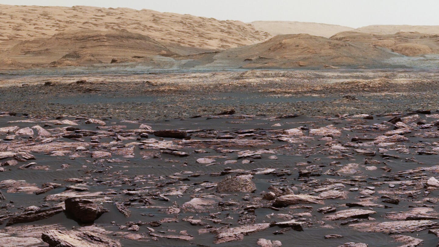 A recent shot taken in 2017 as Curiosity moves through several different geological formations