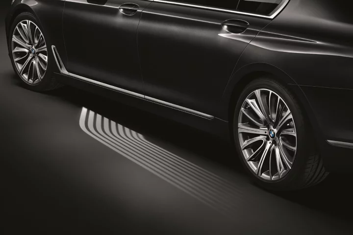 Microlenses project light onto the entry area of the new BMW 7 Series