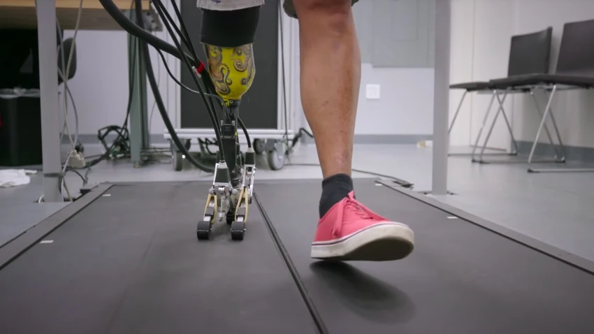An inertial measurement unit (an accelerometer/gyroscope combo) in the prosthesis is continuously able to determine where the foot is within the walking stride