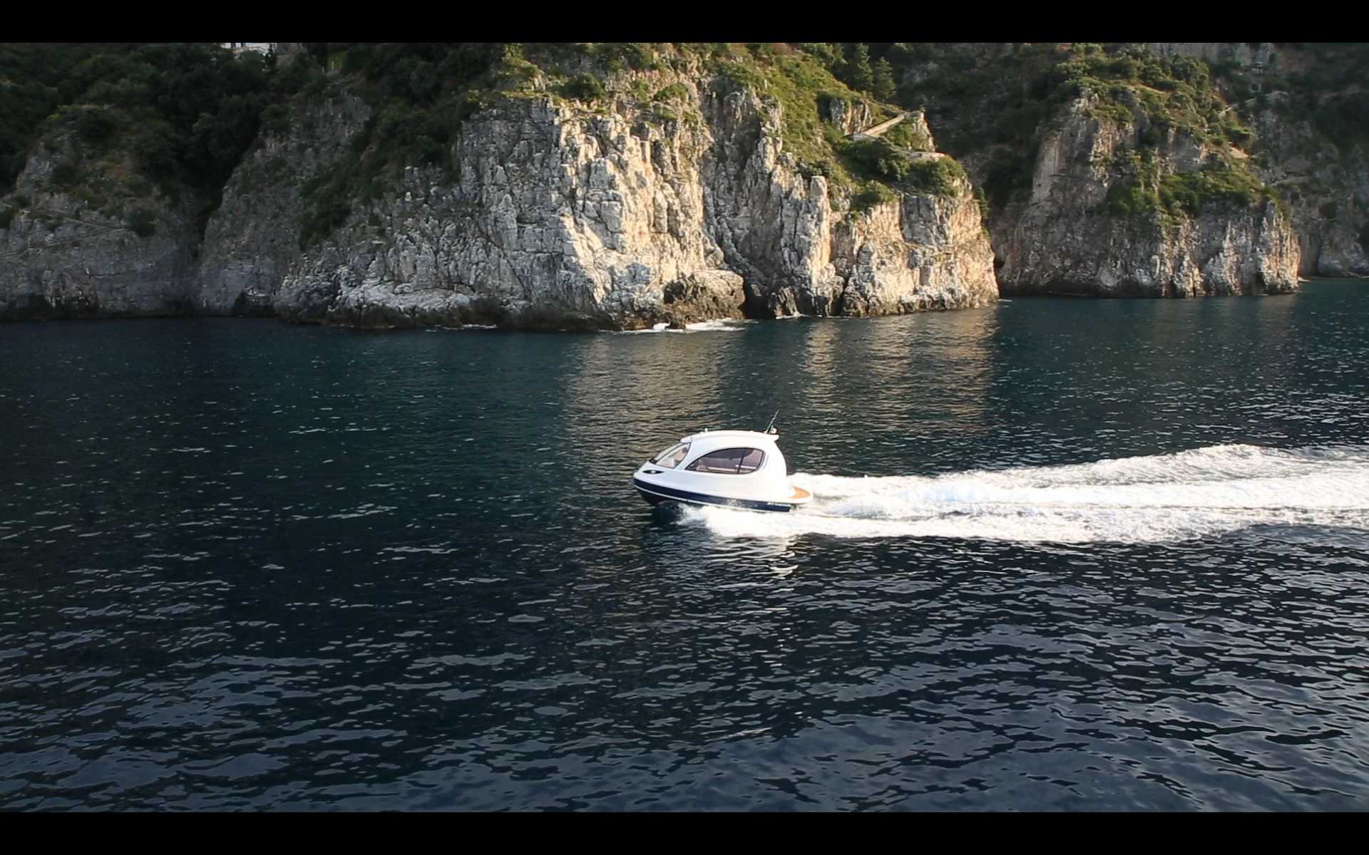 Jet Capsule zips through the Mediterranean sea