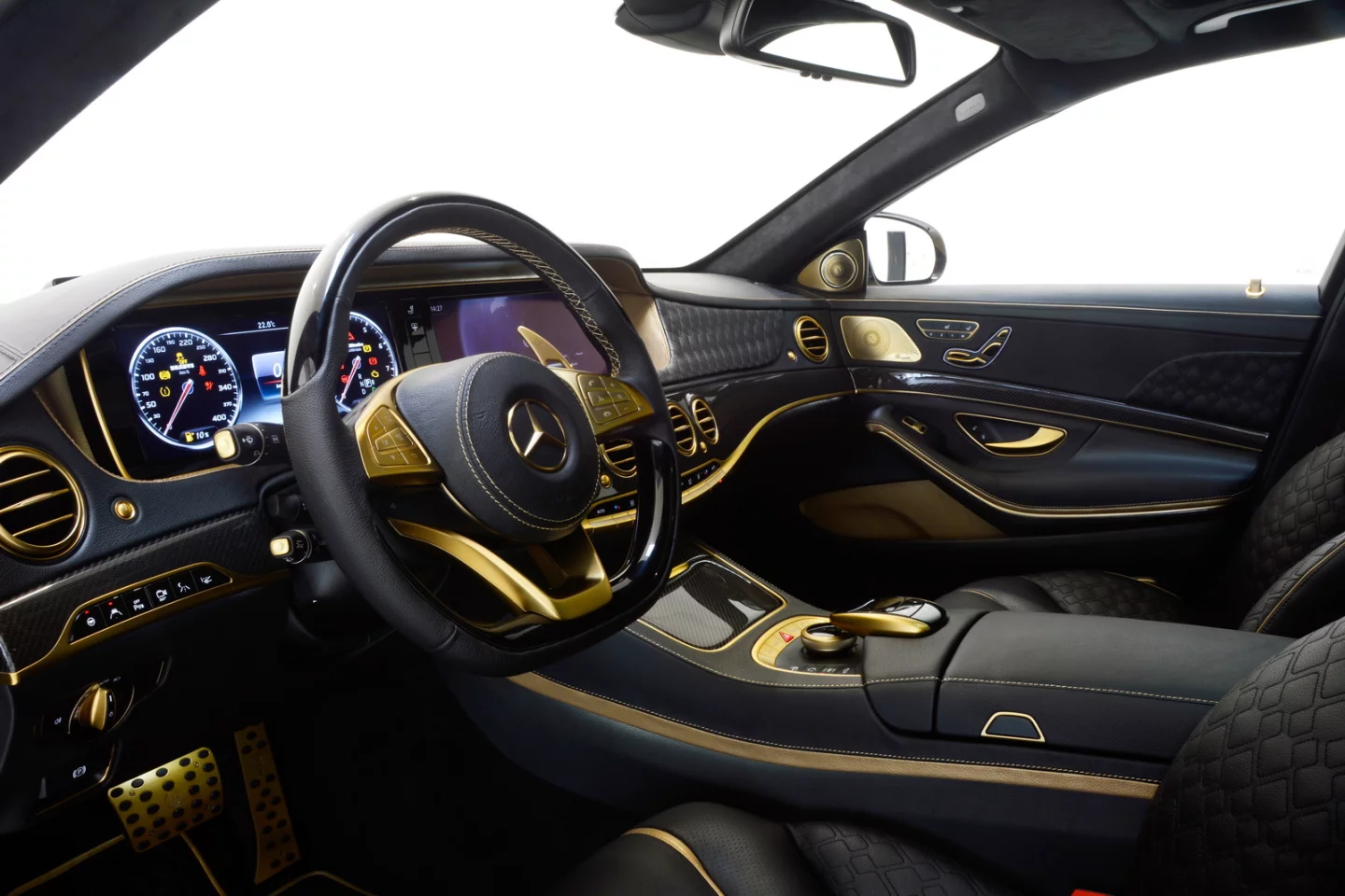 The interior of the Brabus 900 Desert Gold with black and gold Mastik leather