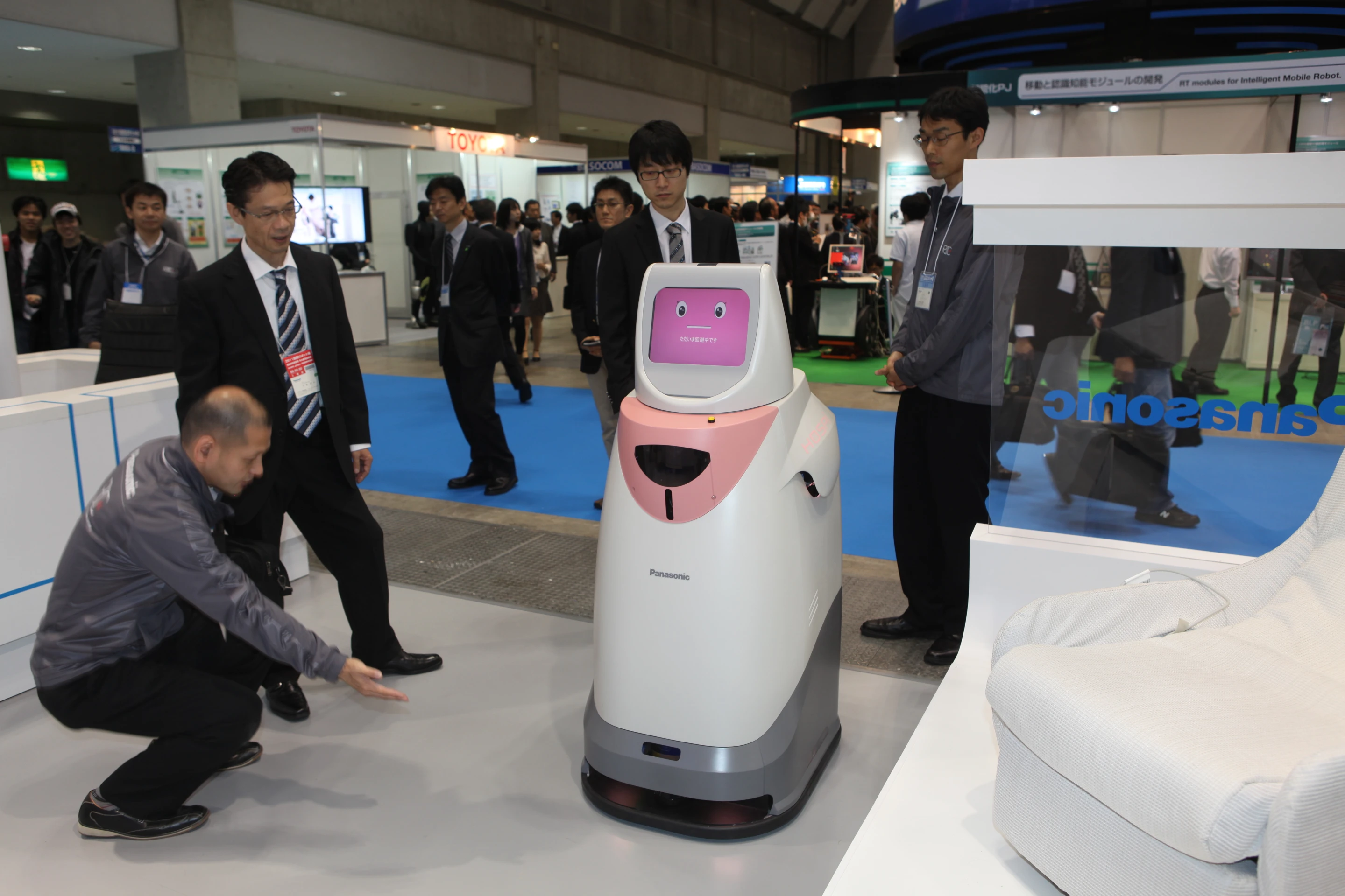 HOSPI-R shows a friendly face at IREX 2013 (Photo: Mike Hanlon, Gizmag)