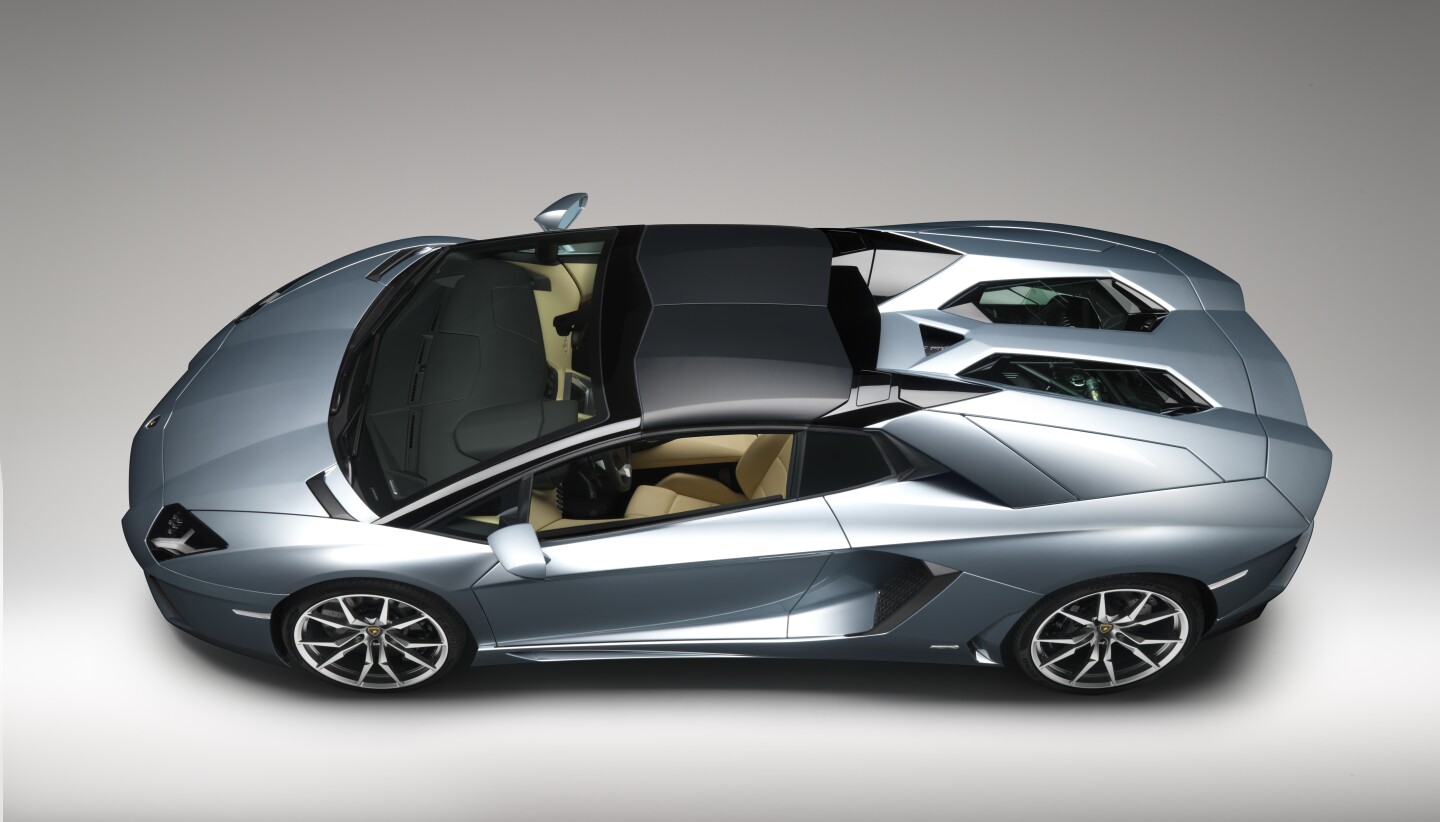 Aventador LP700 Roadster (2012) features a two-piece removable carbon fiber roof employing RTM and Forged Composite technologies while weighing less than 6 kg (13.2 lbs)