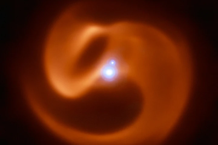 A composite near- and mid-infrared image of Apep, a star system that has been identified as a possible gamma ray burst source in the future