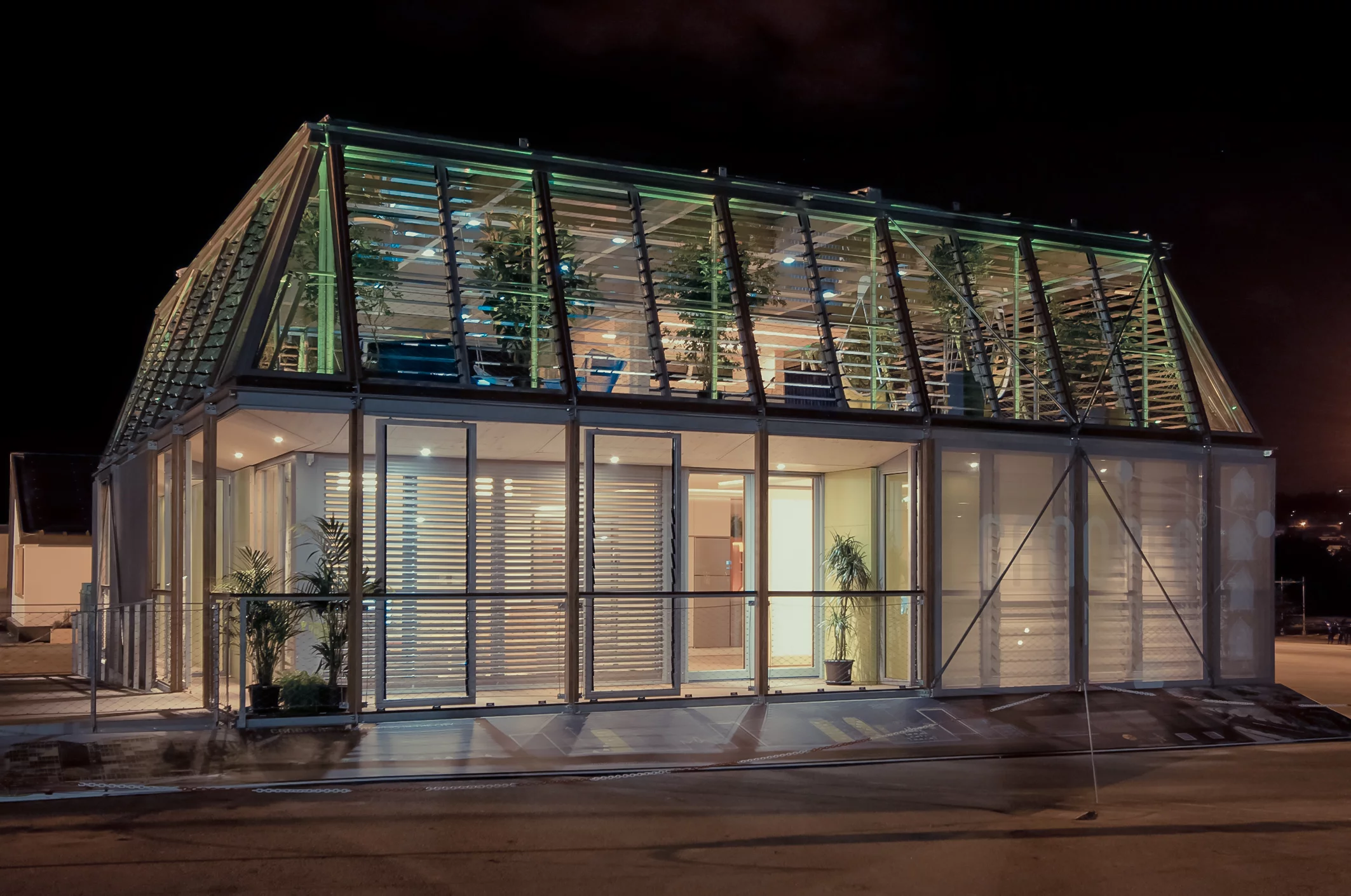 Canopea has been designed so that a series of modules can be stacked on top of one another, creating a “nanotower”