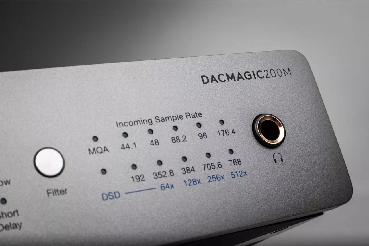 The front panel indicates playback sample rate