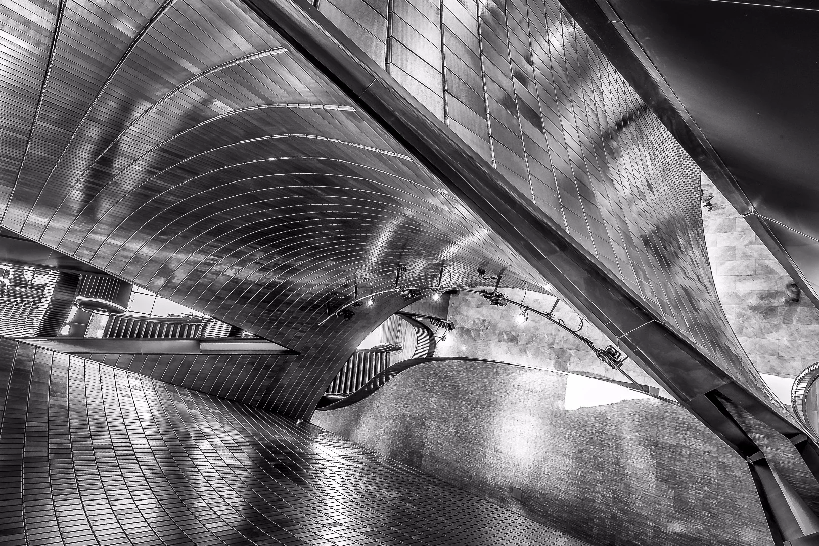 Jaffe Holden's goal was to attenuate sound by half at all frequencies from the lobby to the top gallery by varying the distance between tiles in critical locations