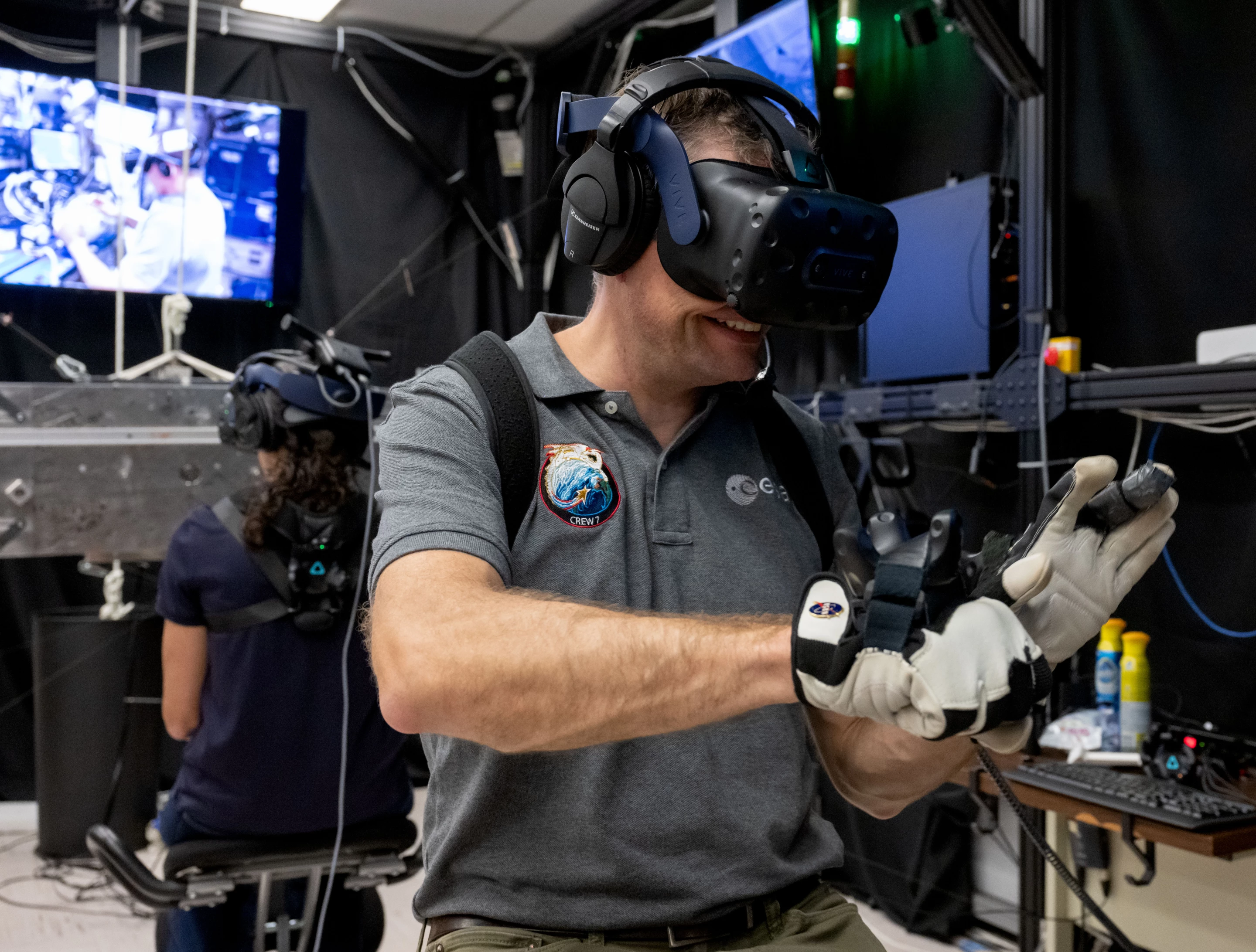 ISS Commander Andreas Mogensen using the HTC Vive Pro 2 at NASA's Johnson Space Centre in preparation for the 6-month-long Huginn mission aboard the ISS
