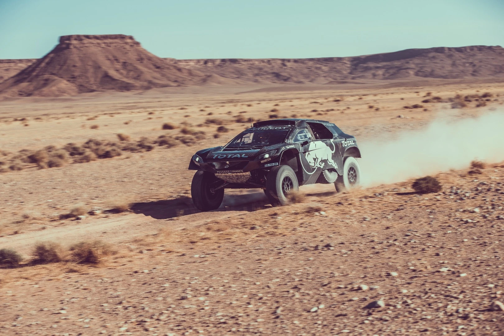 Peugeot has stretched the wheelbase and widened the tracks compared to last year's DKR 2008