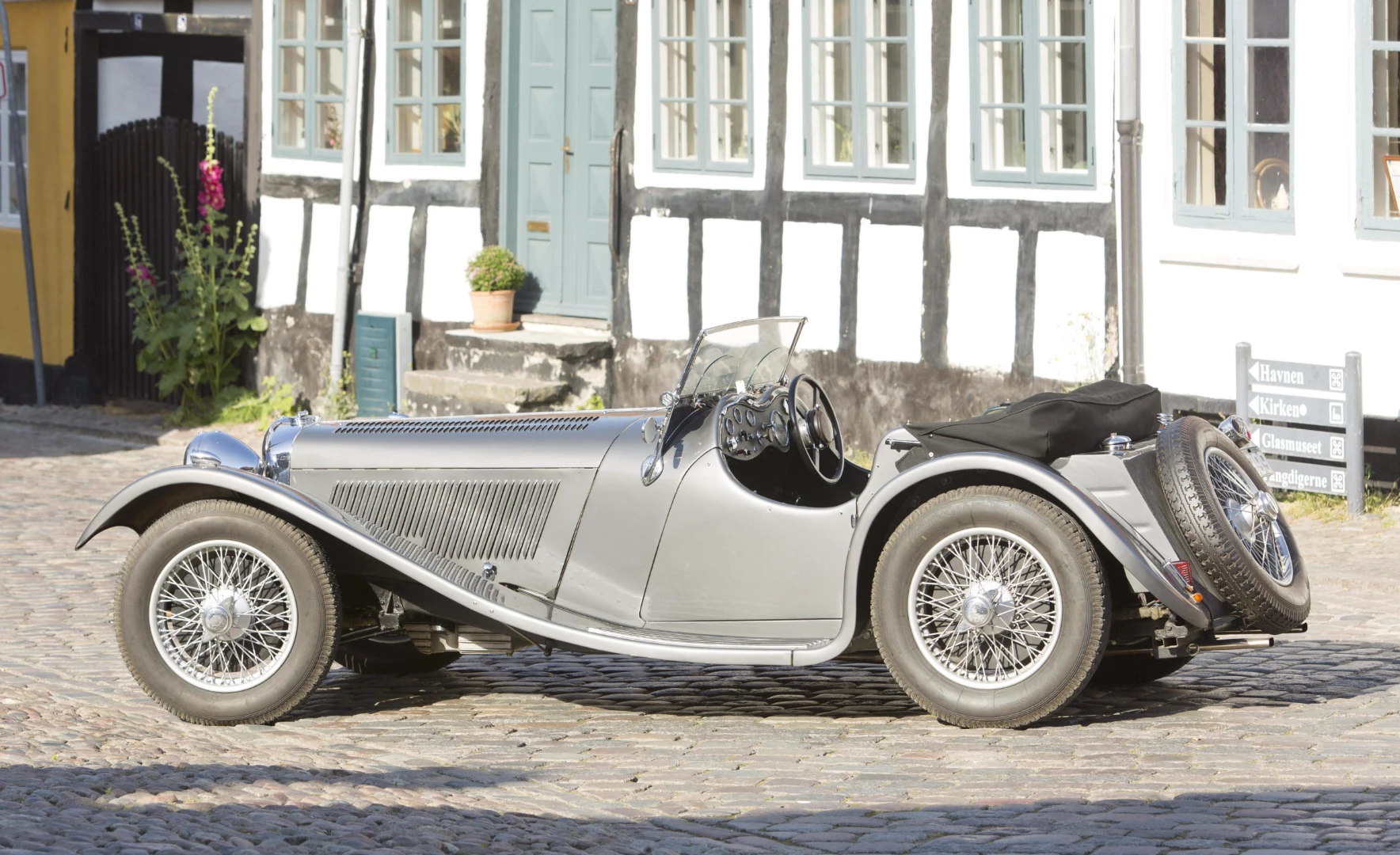 This 1938 JAGUAR SS100 3½ LITRE ROADSTER sold for DKK 3,335,000