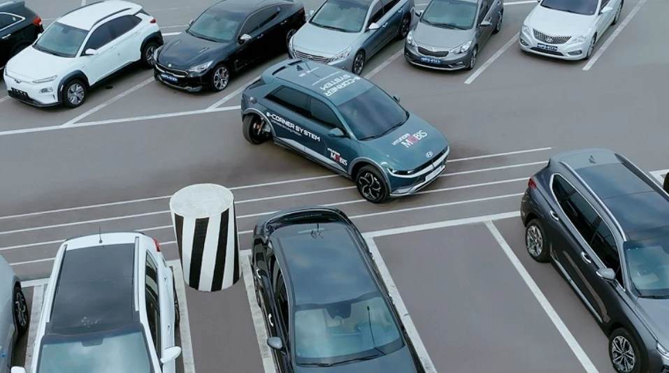 The e-Corner system makes it easier to sneak into tight parking spaces, whether sliding into an on-street spot or pivoting into a compact spot in a crowded lot