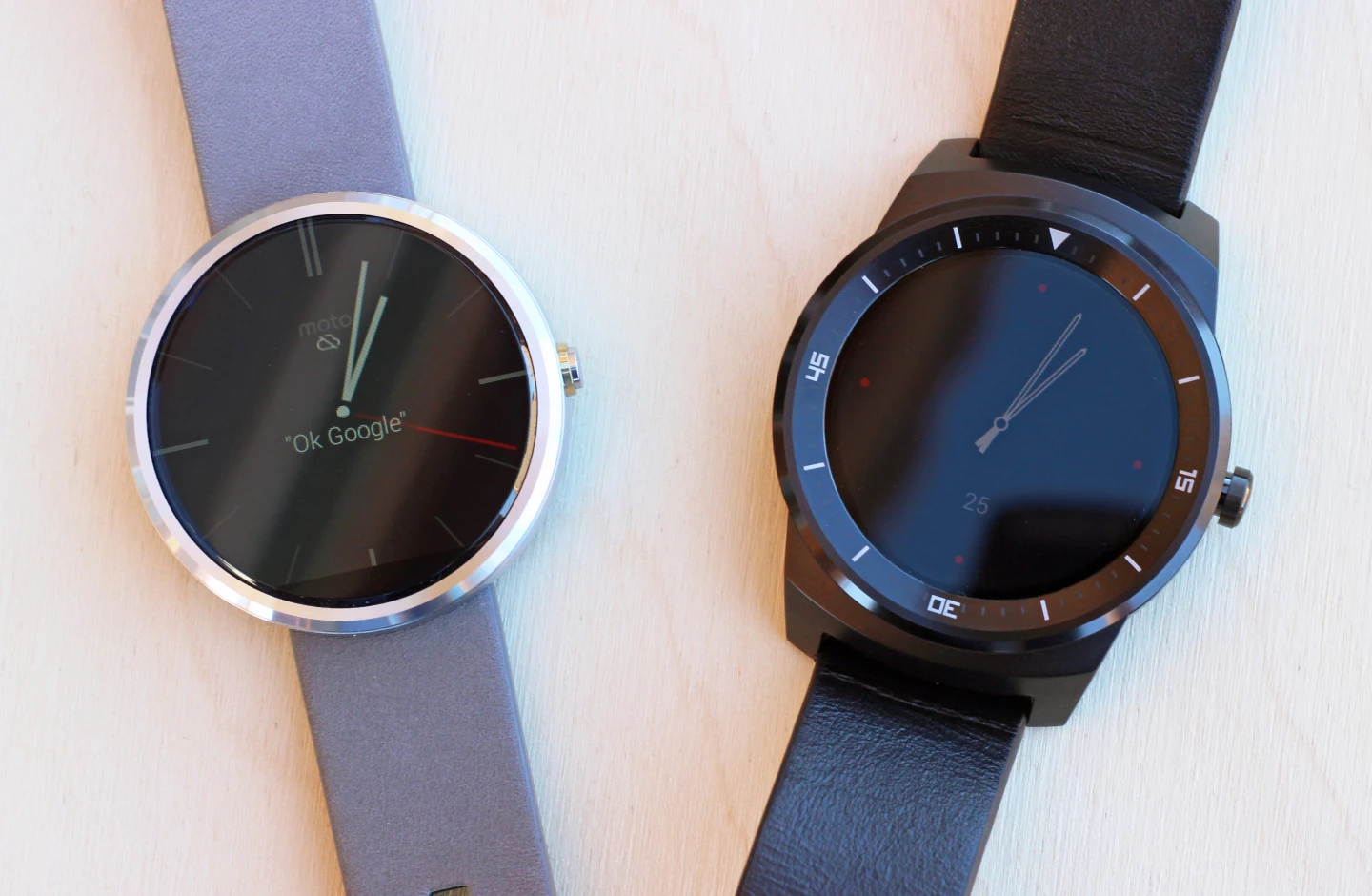 Moto 360 (left) with the G Watch R (Photo: Will Shanklin/Gizmag.com)