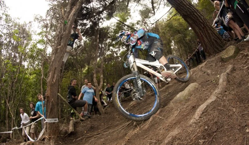 The Zerode G-1 mountain bike incorporates a mid-bike-mounted internal geared hub, which is said to allow it to perform better than a regular MTB in a variety of ways
