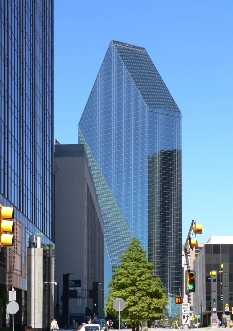 Fountain Place, an incredible 60-story skyscraper, was completed in 1986 and designed in a unique prism shape resulting in the building having a number of different profiles depending on the direction it is being viewed from (Credit: Andreas Praefcke (CC BY SA 3.0))