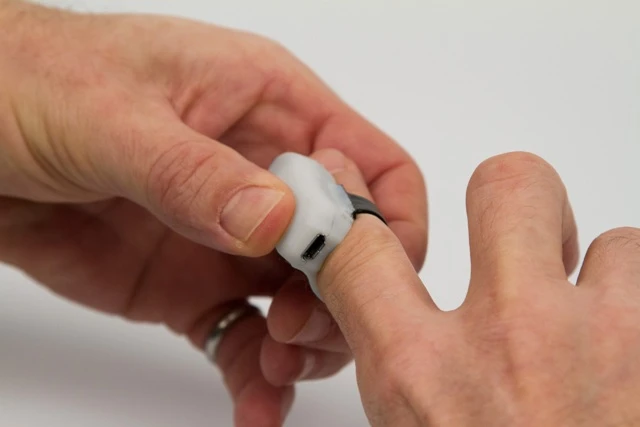 The current 3D mouse also enables users to personalize programmable gesture commands in addition to the normal mouse functions (Photo: Innovative Developments LLC)