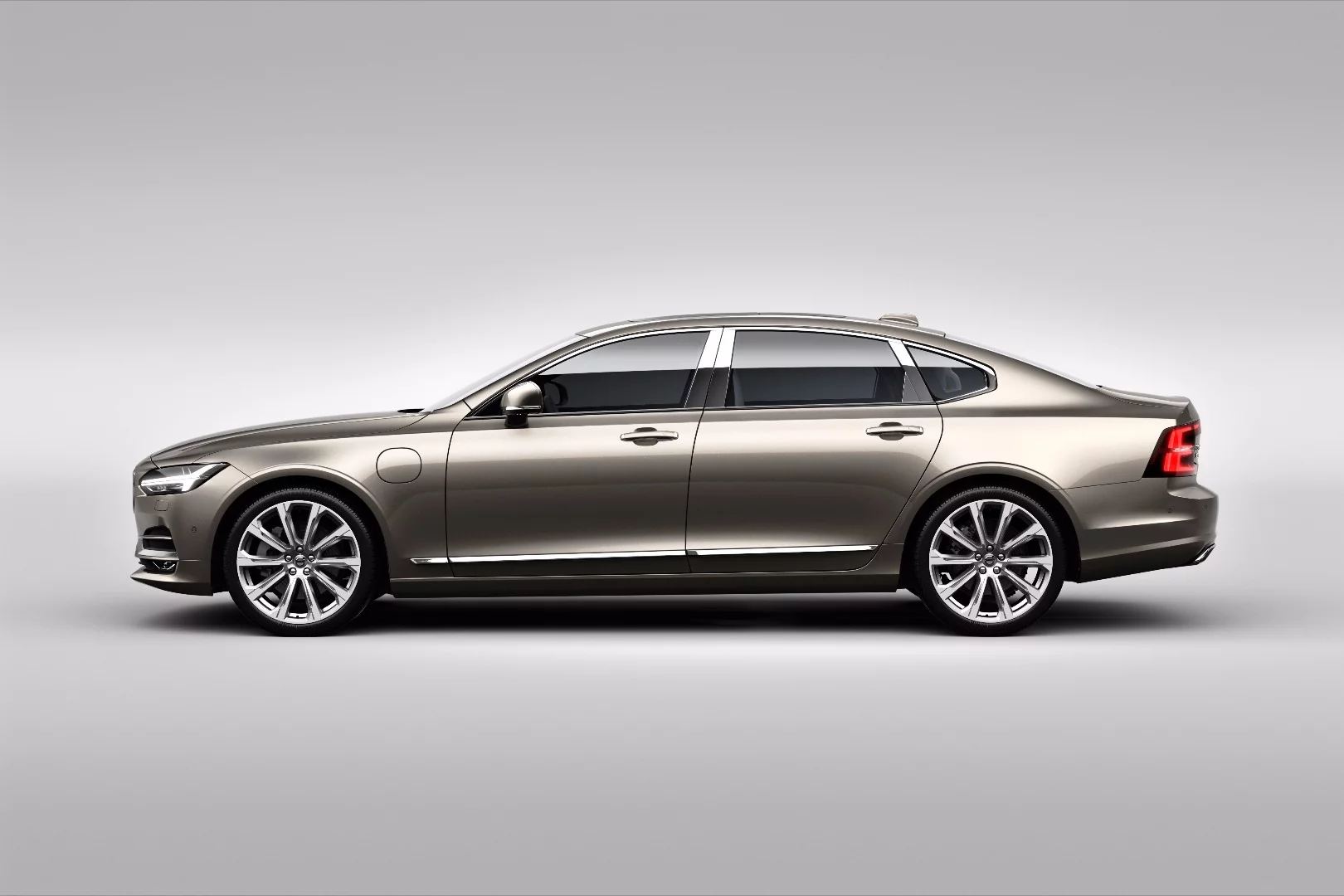 From the outside, the S90 Excellence is the same handsome sedan as the standard car