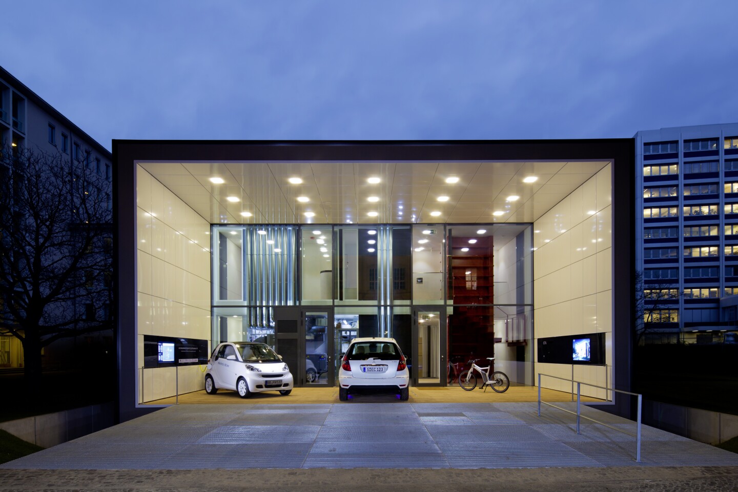 Inductive Charging For Electric Vehicles To Be Put To The Test In Real World Trial In Berlin