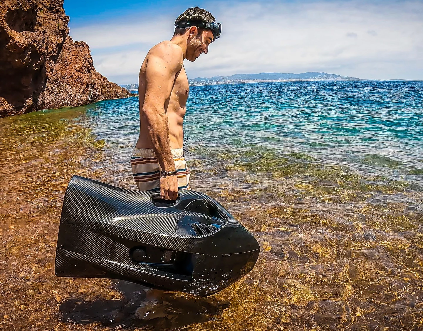Integrated handles make the 23-kg (51-lb) Elite easier to carry