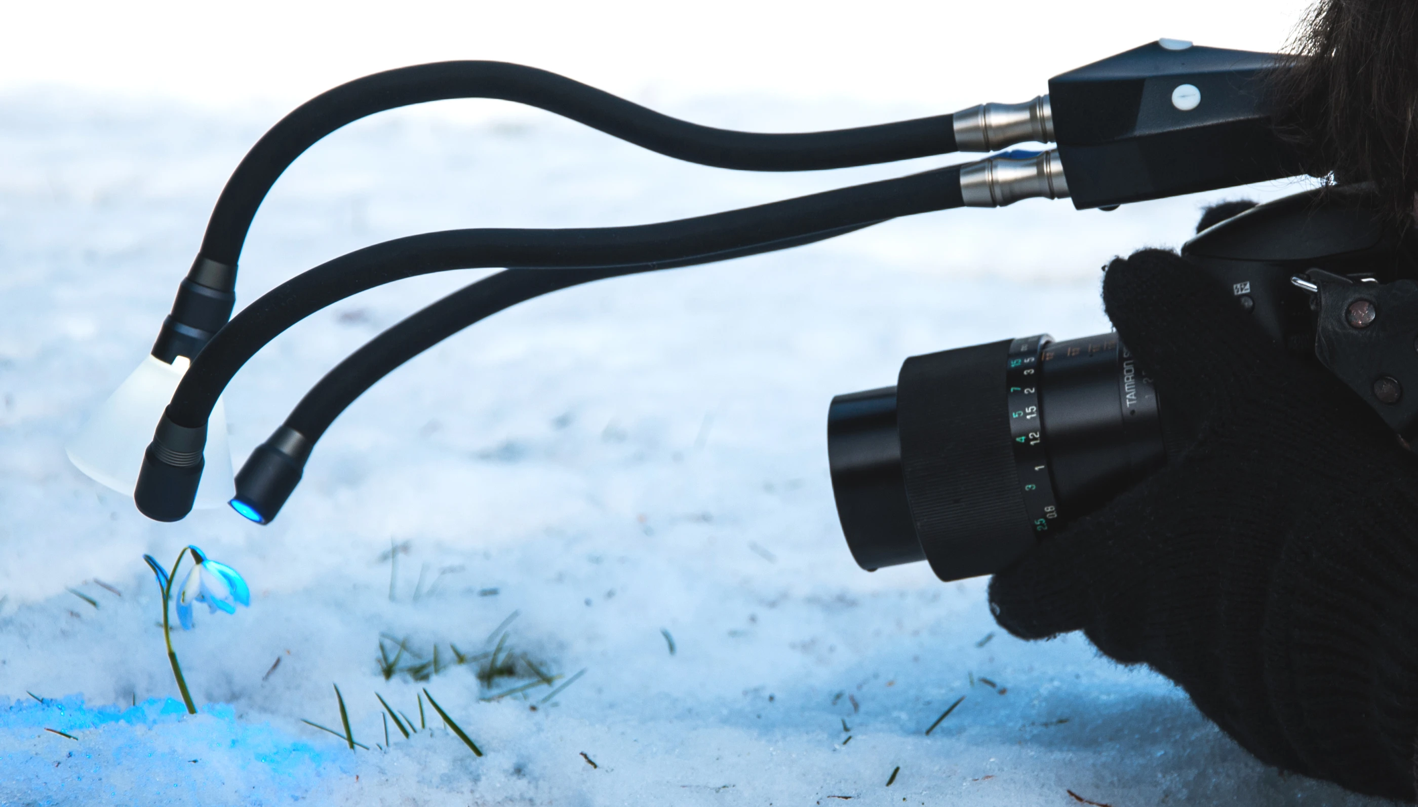 Adaptalux is a macro lighting system which uses flexible LED arms