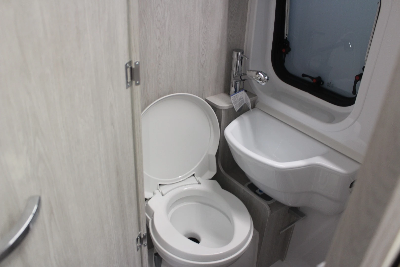 Roller Team Livingstone Duo bathroom