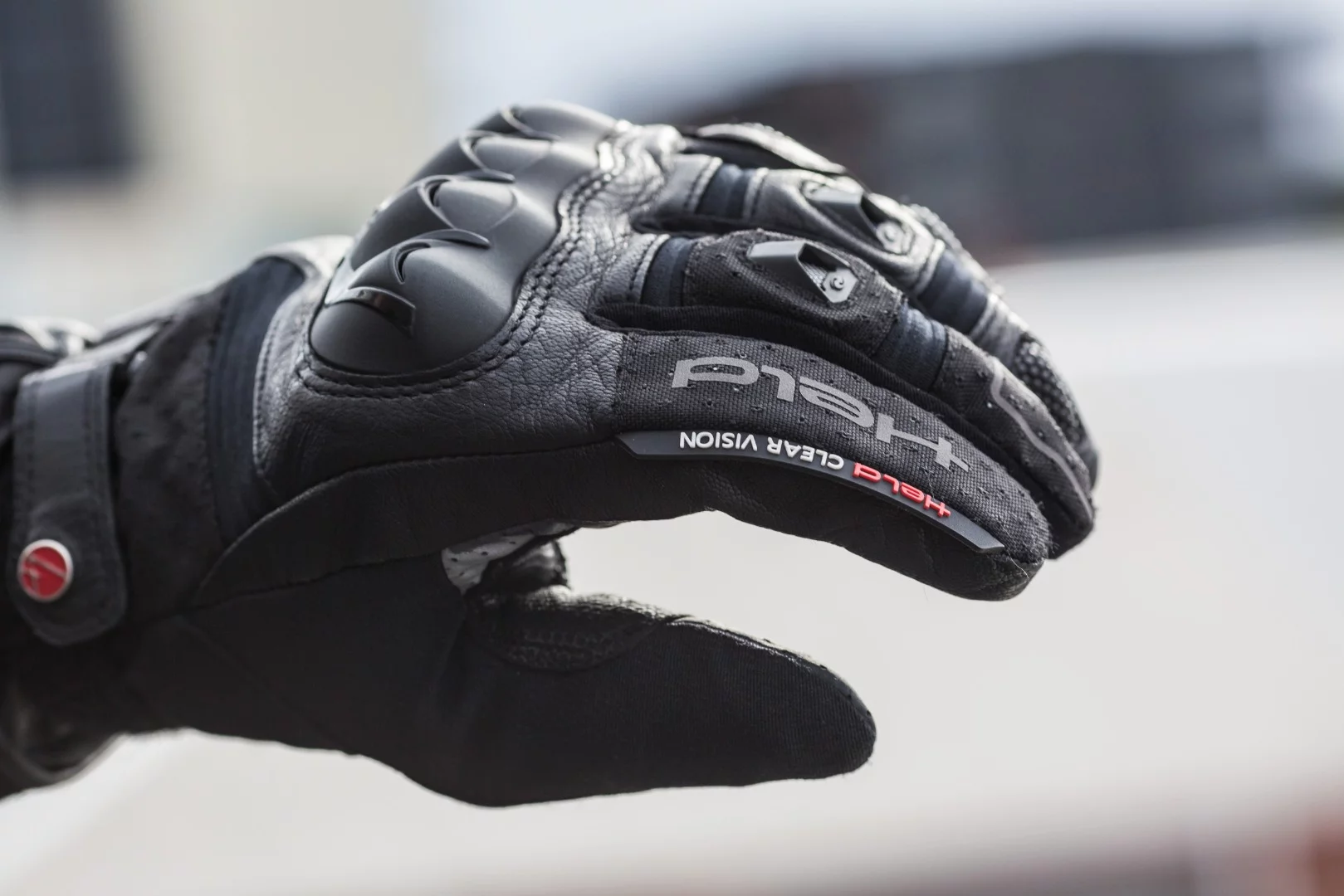 Held Air n Dry gloves: visor wipe is not a highlight, it's curved and flexible and simply not as good as many others