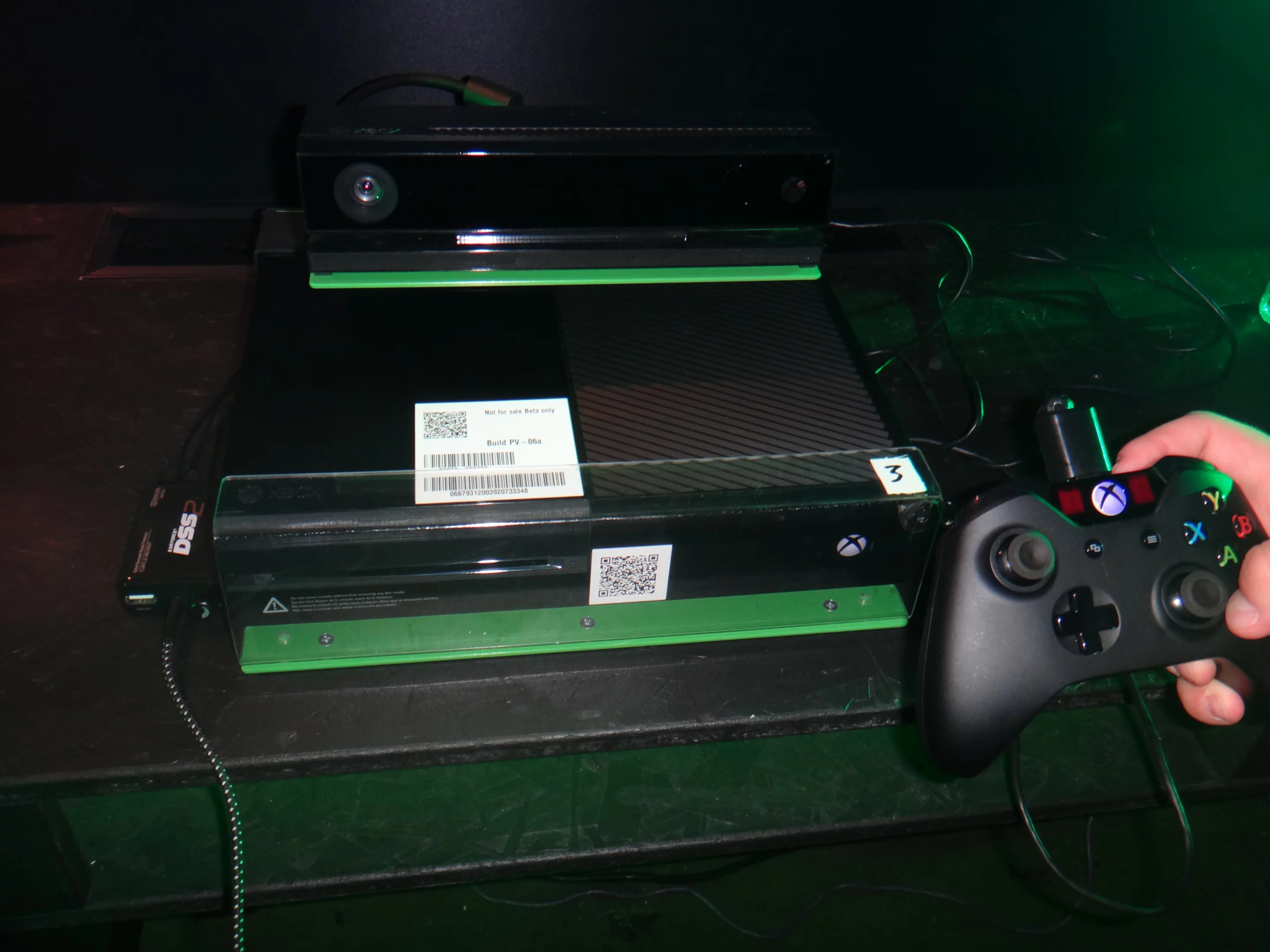 While the Xbox 360's entire controller vibrates all at once to signify an explosion or an earthquake, the Xbox One controller is capable of localizing the vibrations to more specific points on your hand