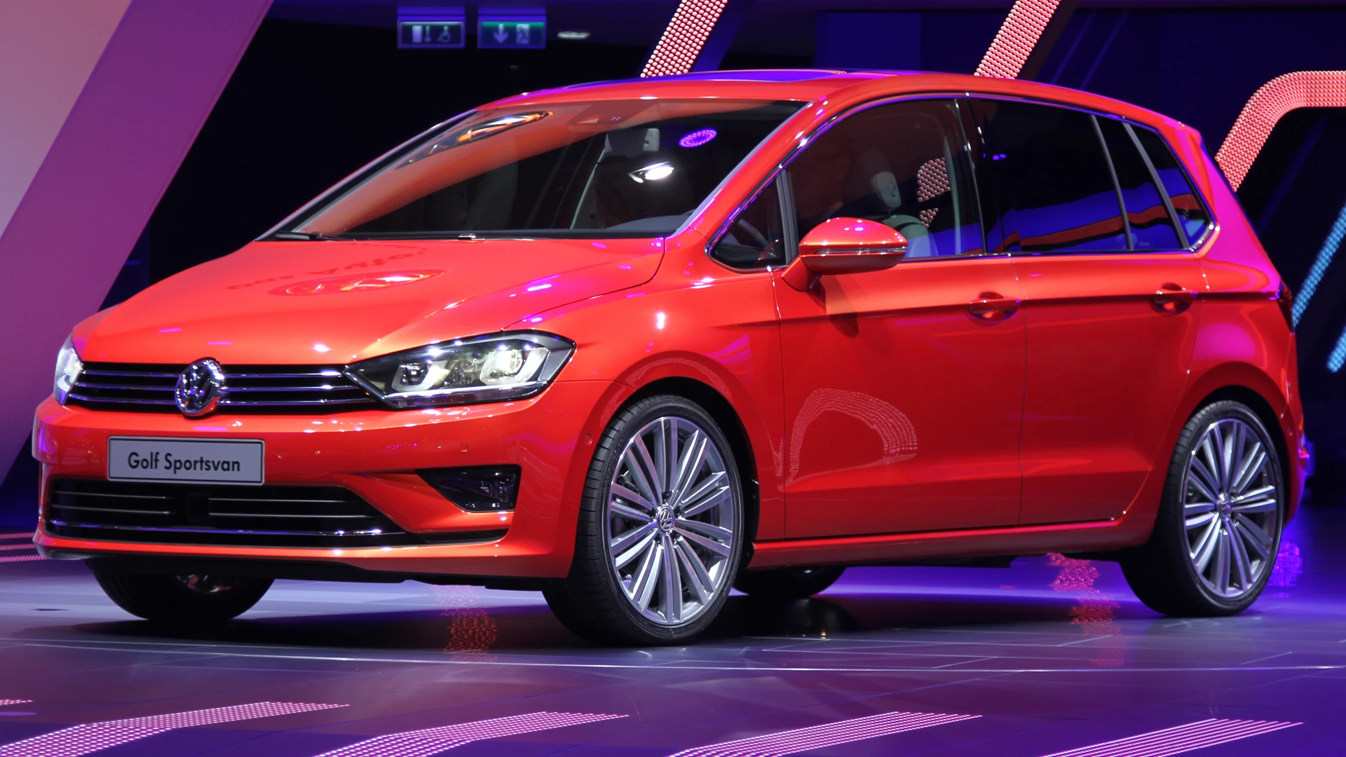 When it launches in the middle of 2014, the Golf Sportsvan will come with a choice of one of six new engines, all of which have stop-start as standard (Photo: Gizmag)