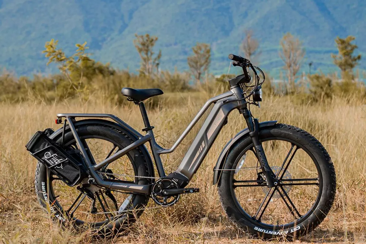 The Titan is available with a single battery for up to 135 km of per-charge adventures, or with three batteries for extended trips