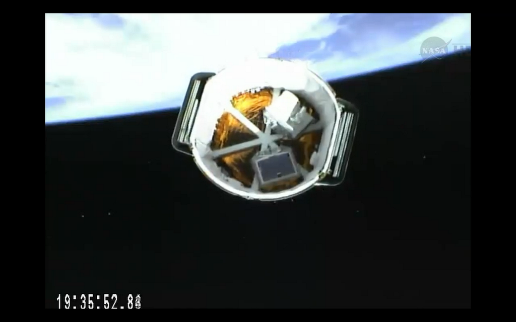 Dragon separating from second stage (Photo: SpaceX)