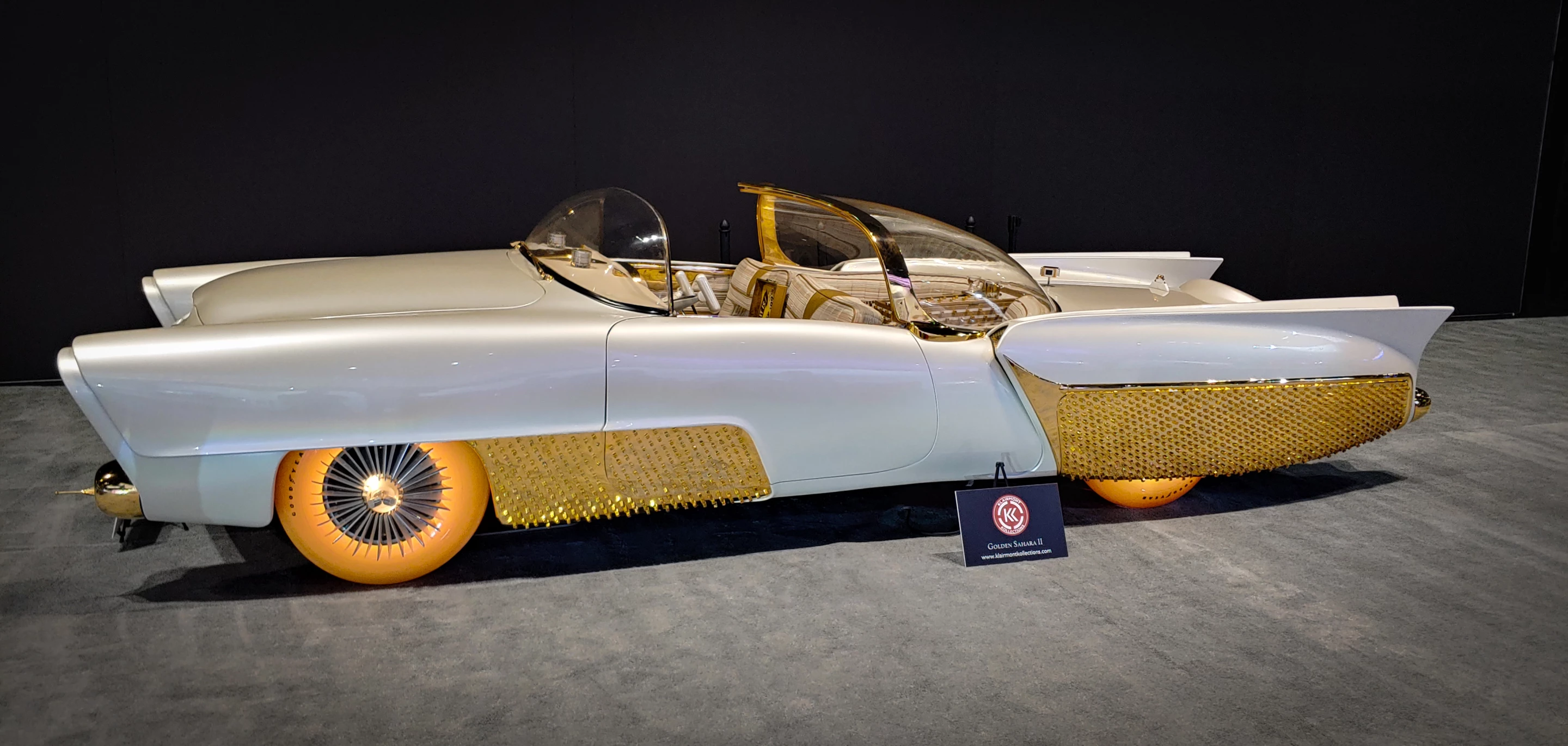 Sometimes oddballs hit you in the face so hard, you kind of fall for them. This Golden Sahara concept has $30,000, color-changing, illuminated tires and a cocktail lounge in the back seat