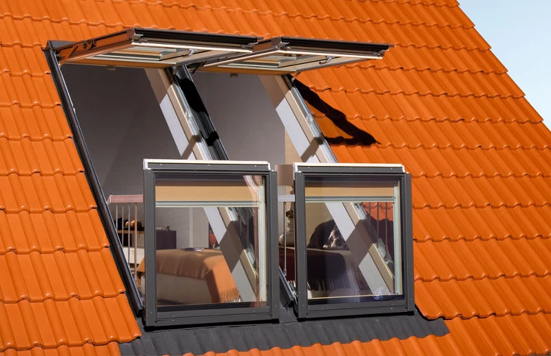 The Galeria consists of outward-opening upper and lower sashes