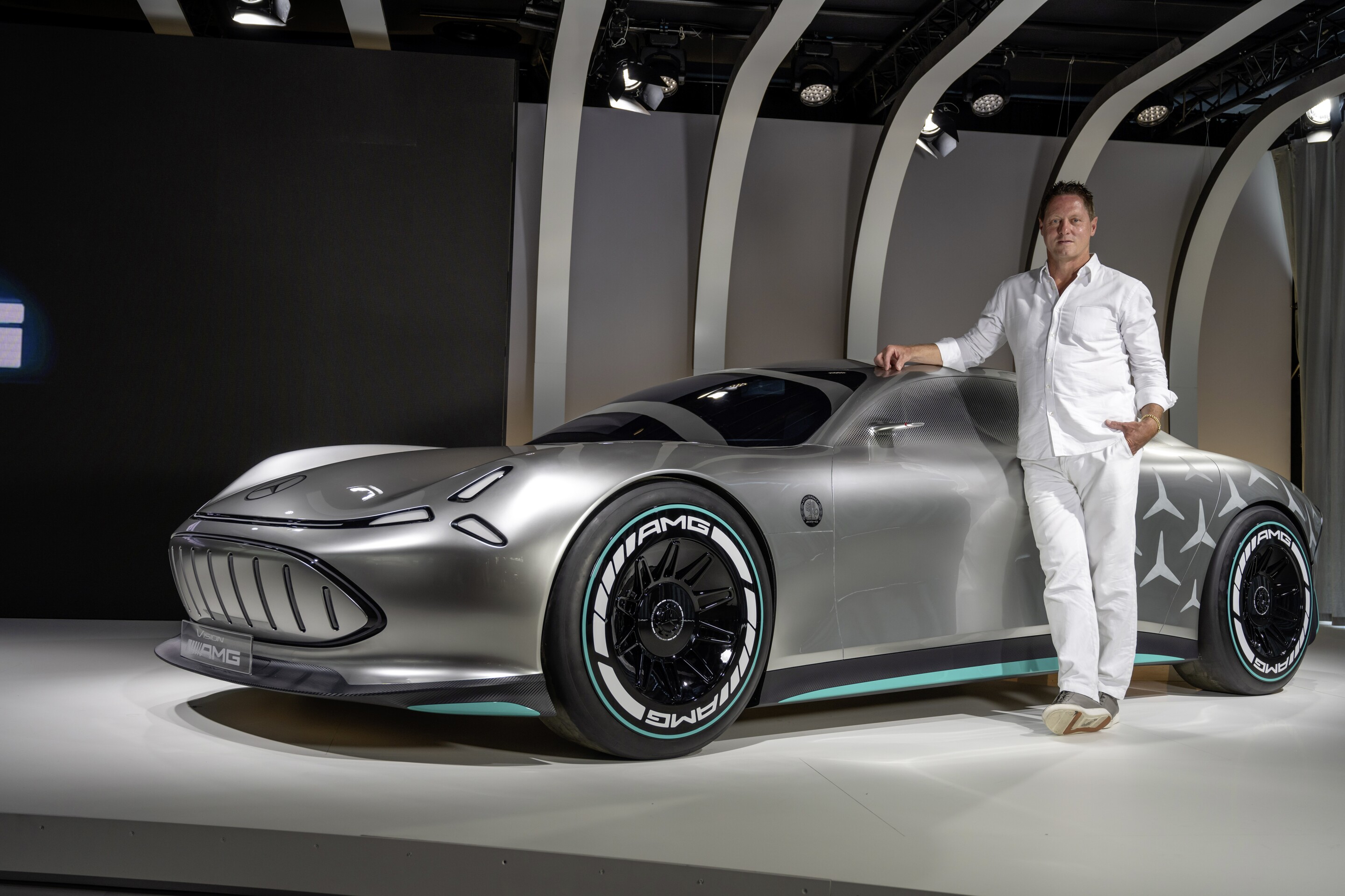 Mercedes Vision AMG journeys into the future of electric performance