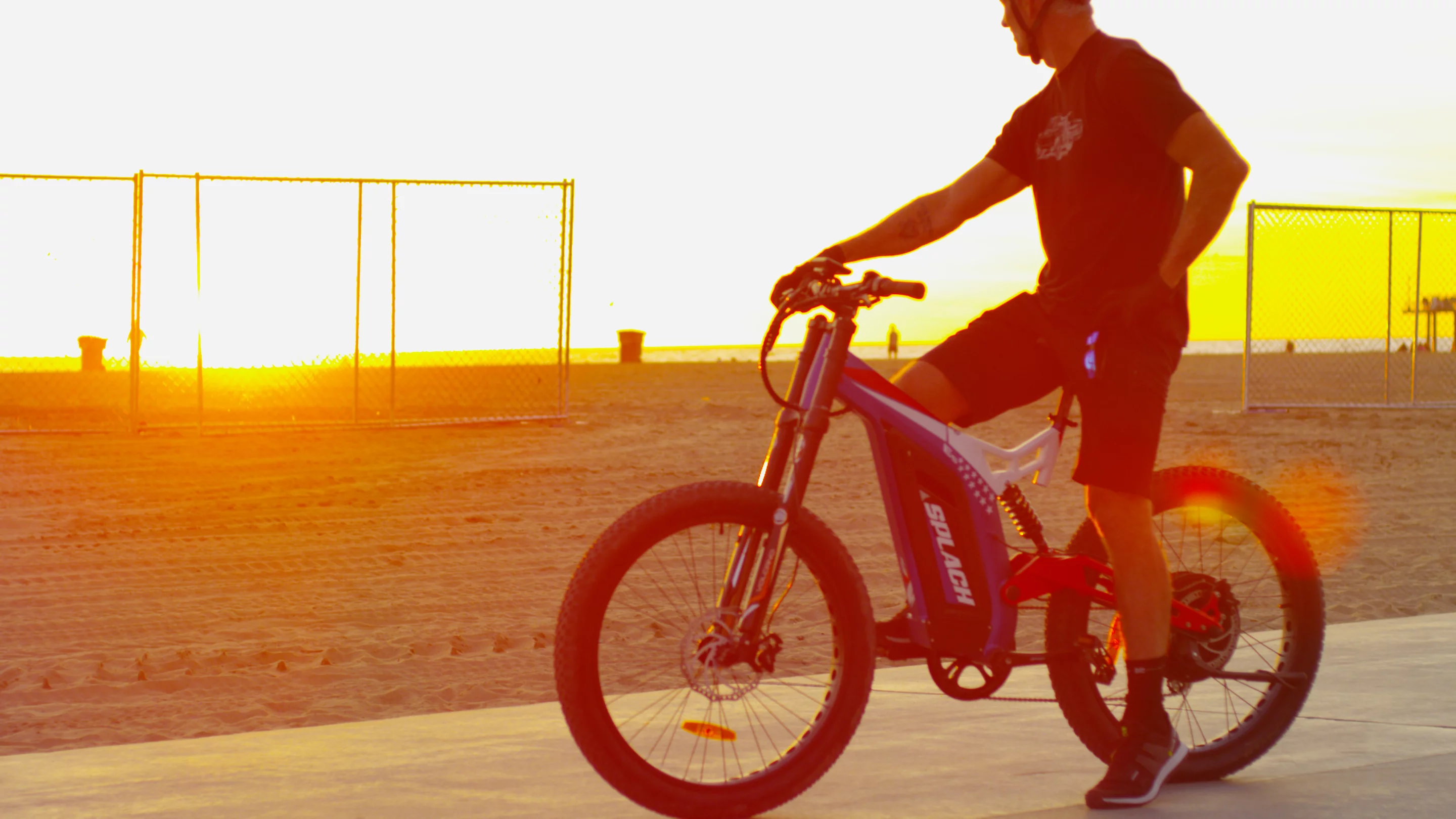 The 14-Ah removable battery is reported good for up to 28 miles in throttle mode or 50 miles of pedal assist per charge