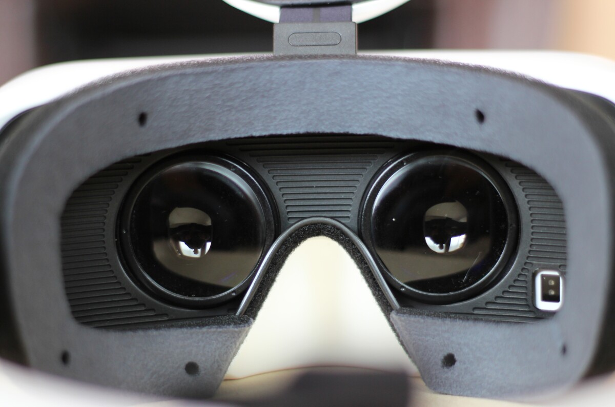 Samsung's Gear VR brings Oculus to smartphones (Photo: Will Shanklin/Gizmag.com)