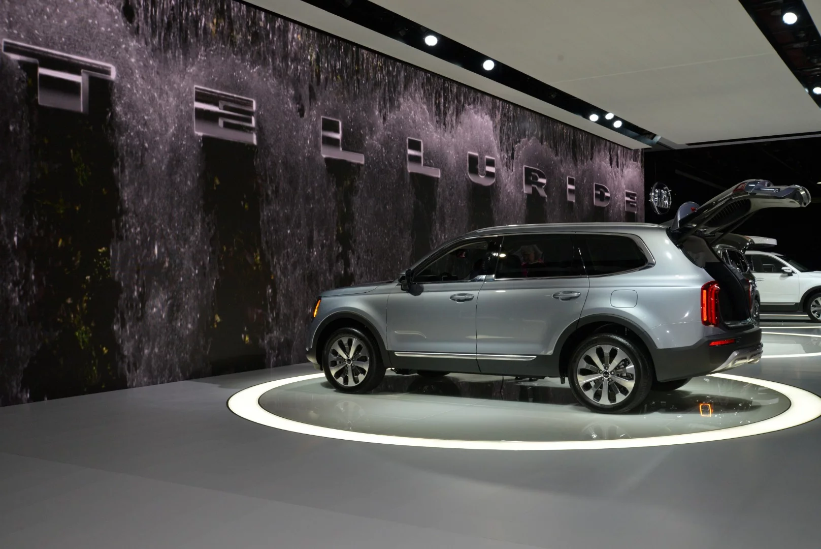 After teasing the idea of a big-sized, three-row Kia crossover-SUV for a couple of years, Kia finally unveiled the 2020 Telluride as a production model at the Detroit Auto Show