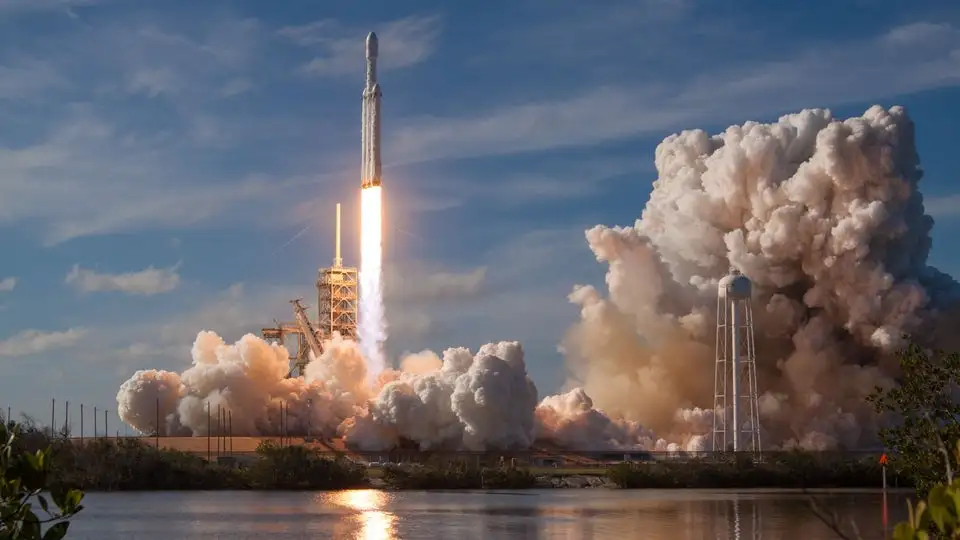 SpaceX Heavy lifting off