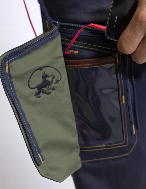 A button hole opens into the front pocket for threading headphones