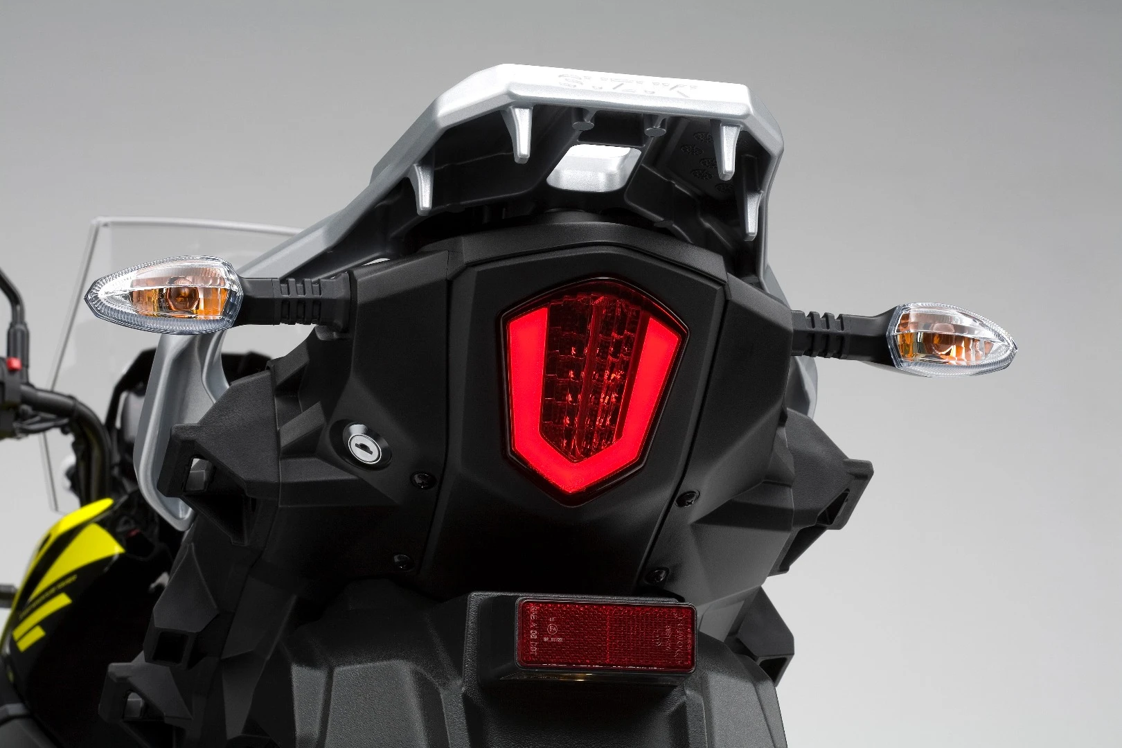 Suzuki V-Strom 250 ABS: LED taillight