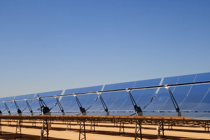 A large, distributed network of concentrated solar power plants in desert regions could run at 80 percent full capacity year round (Photo: Shutterstock)