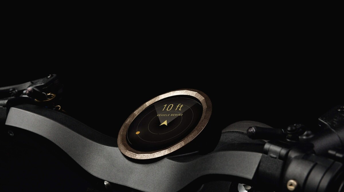 Tarform electric scrambler: bezeled dash warns of potential threats in traffic using AI-enhanced camera systems