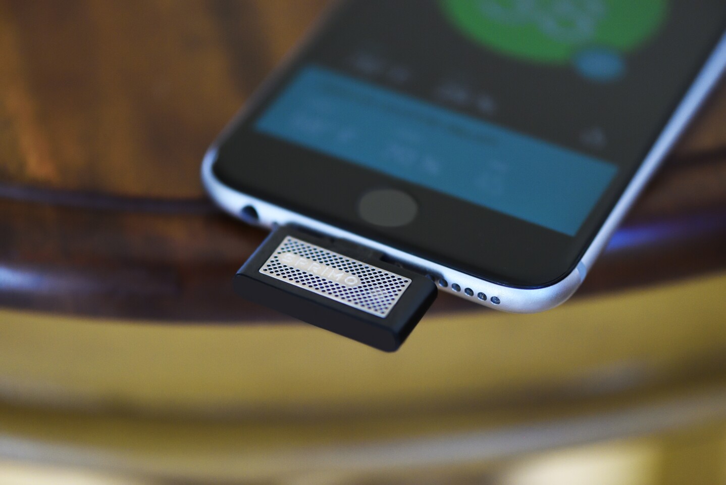 Once it's plugged into the phone and the accompanying app is launched, the Sprimo starts measuring the temperature, humidity and quality of the surrounding air