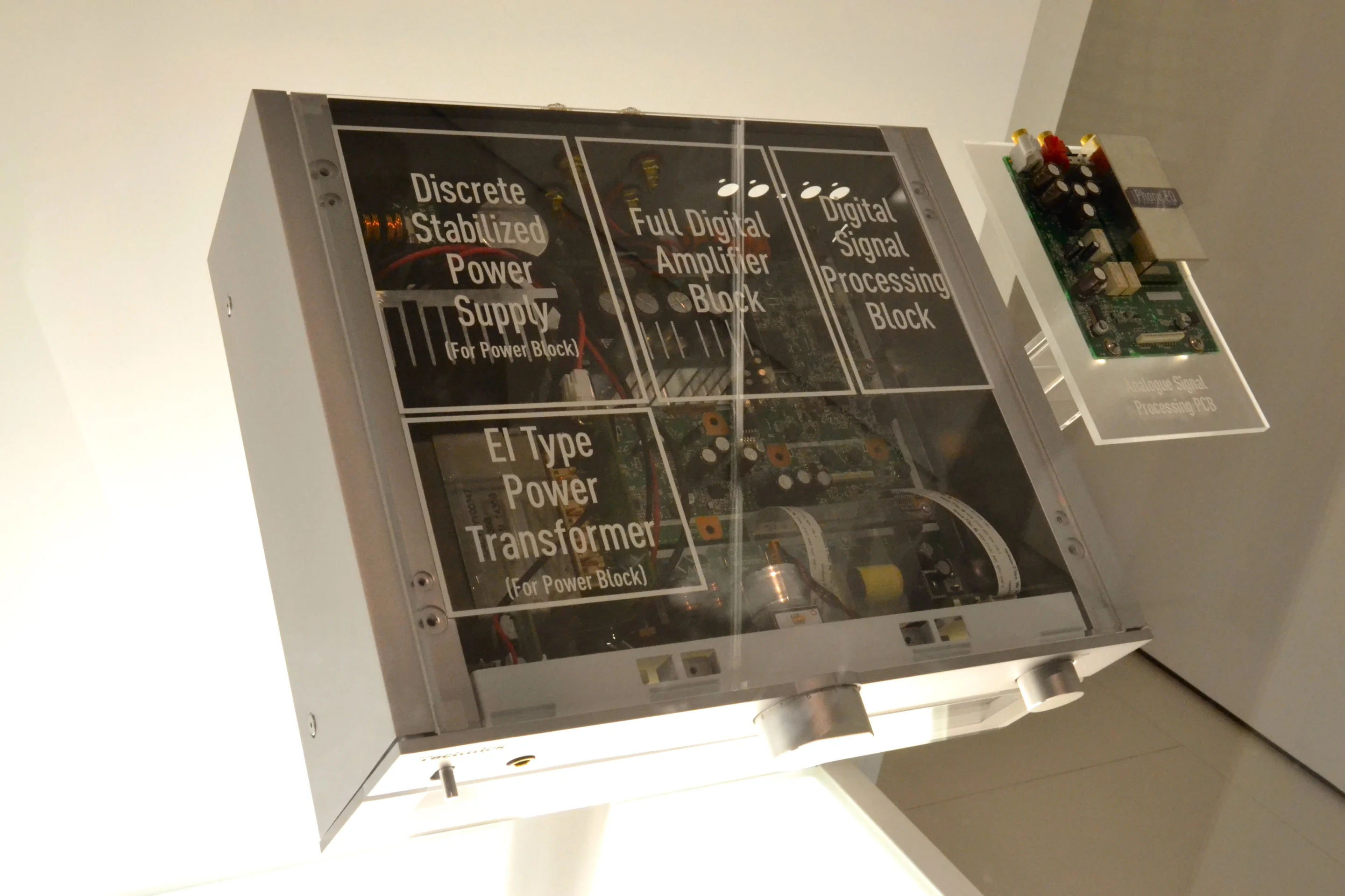 The inside of a Reference Class amplifier for all to see (Photo: Paul Ridden/Gizmag)