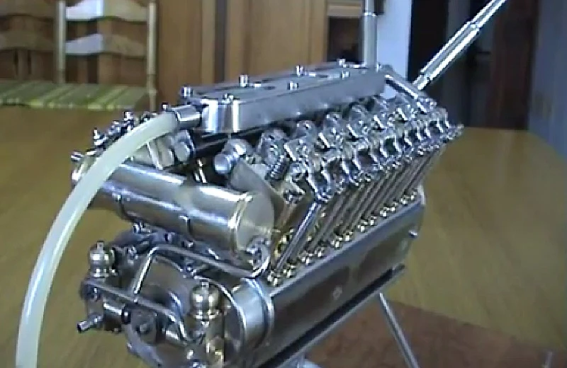 Patelo's miniature V12