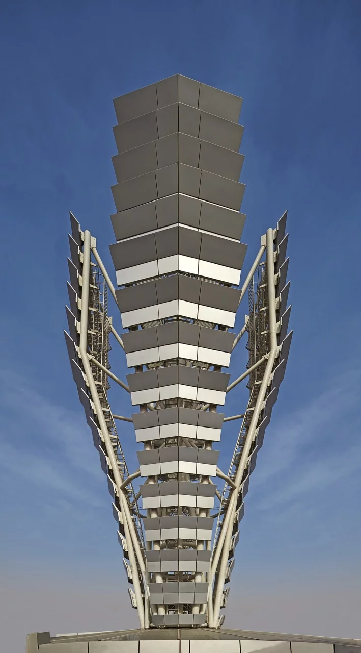 At the top of the building is a heliostat which catches sunlight and reflects it into the building's inner atrium (Photo: SOM)