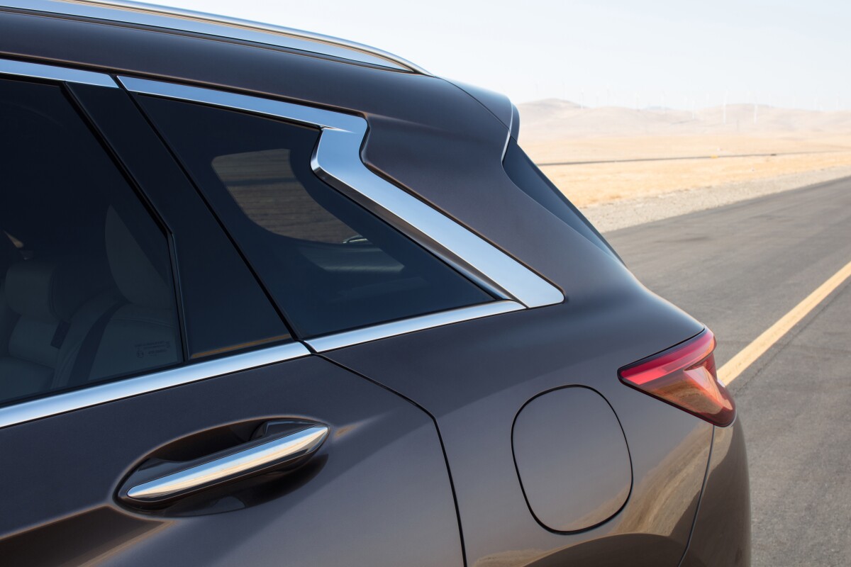 The hallmark crescent-cut D-pillar, a signature styling cue that is found across various Infiniti models