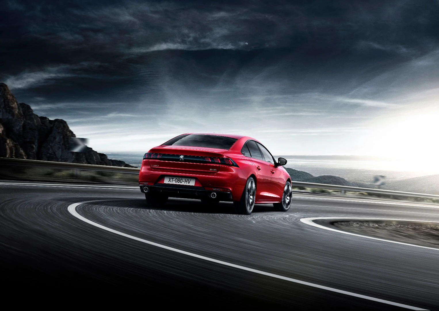 The all-new 508 carries over the claw-style tail lamps seen on 2016's 3008 and 5008 SUVs