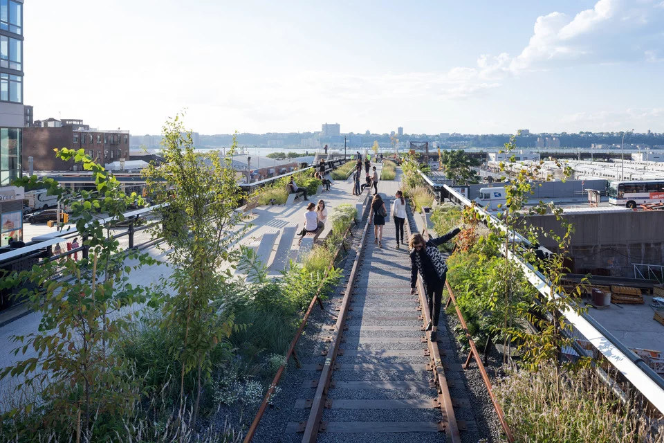 The Rail Track Walks section leaves the old freight tracks exposed as a link to the structure's history (Photo: Iwan Baan)