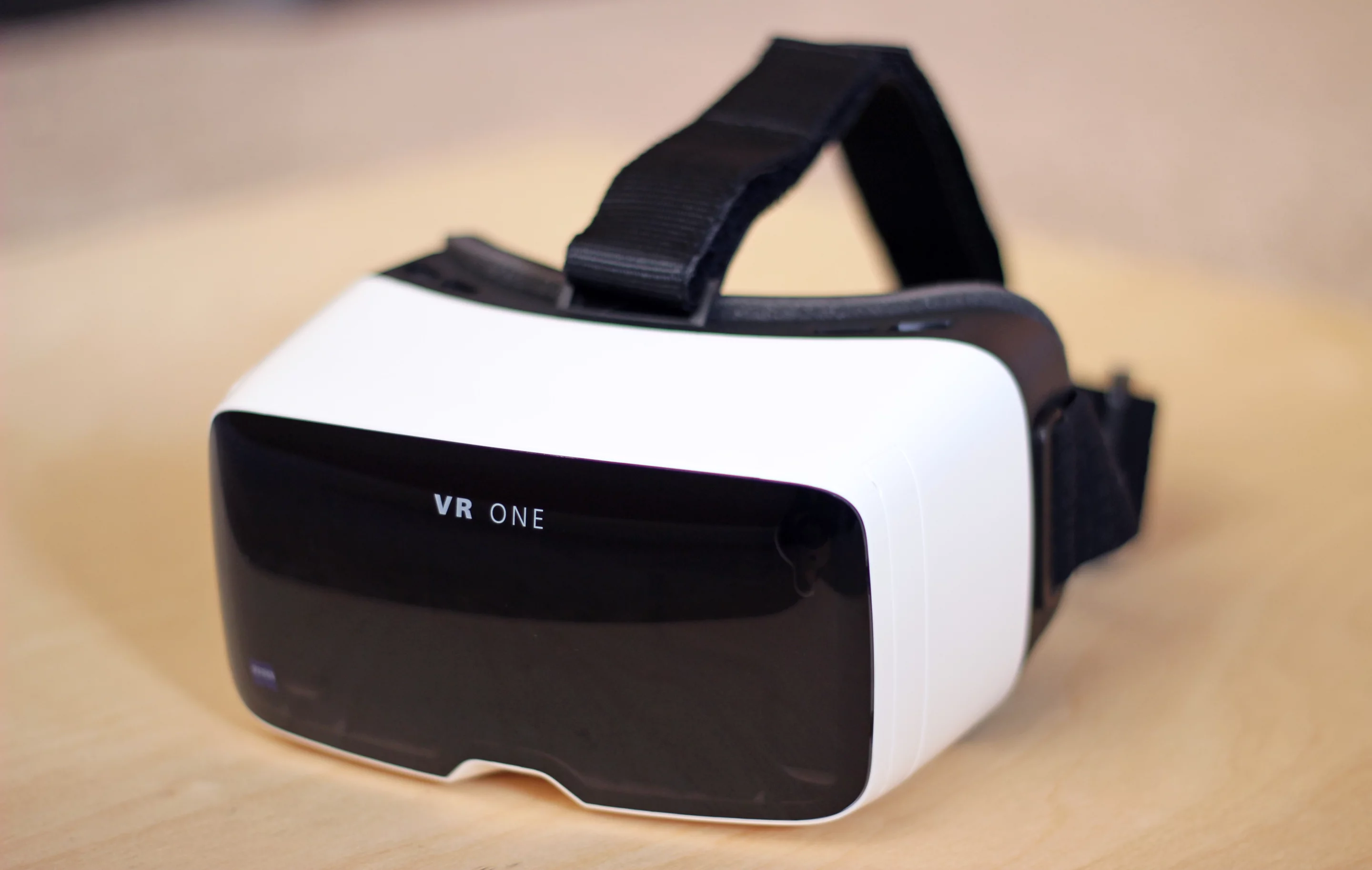the Zeiss VR One retails for US$99 (Photo: Will Shanklin/Gizmag.com)