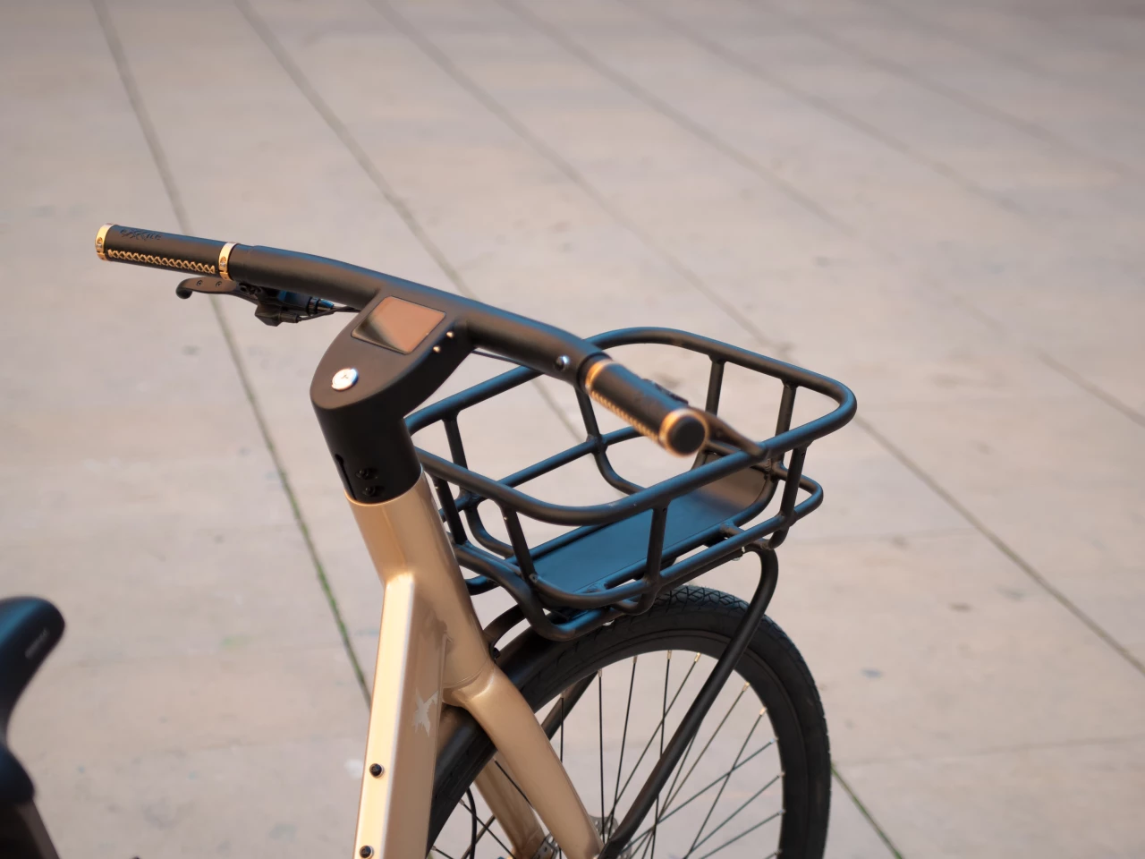 The ebike features an integrated touchscreen display mid-handlebar, and can be optioned with a cargo basket